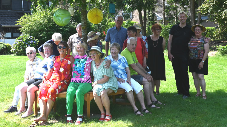 Gruppenfoto beim Frühstück 2024