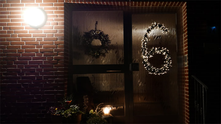 Lebendiger Adventskalender 2025
     in Scharmbeckstotel