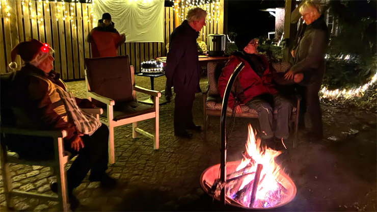 Lebendiger Adventskalender 2025
     in Scharmbeckstotel