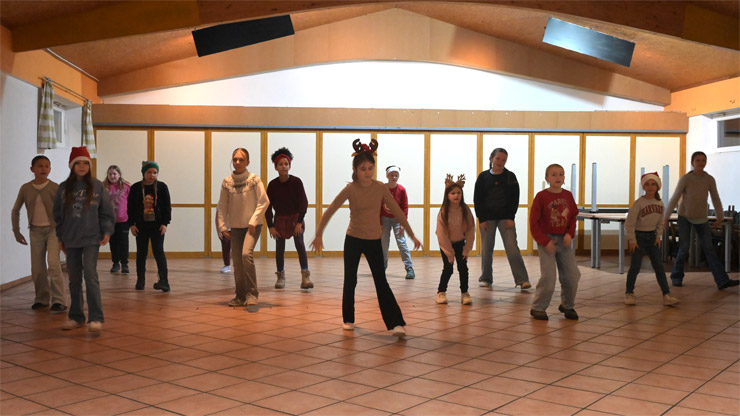 Lebendiger Adventskalender 2025
     in Scharmbeckstotel