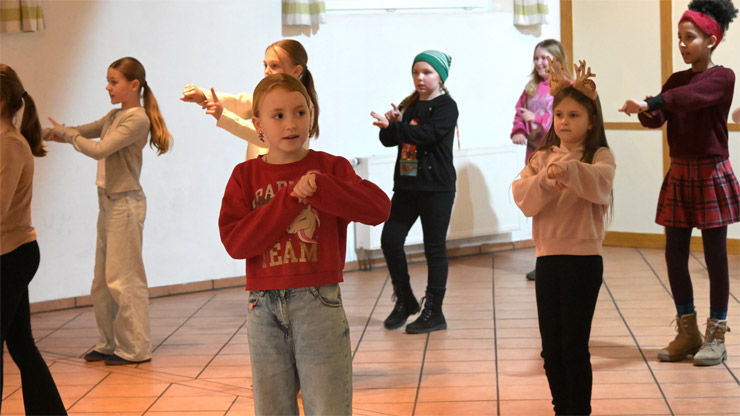 Lebendiger Adventskalender 2025
     in Scharmbeckstotel