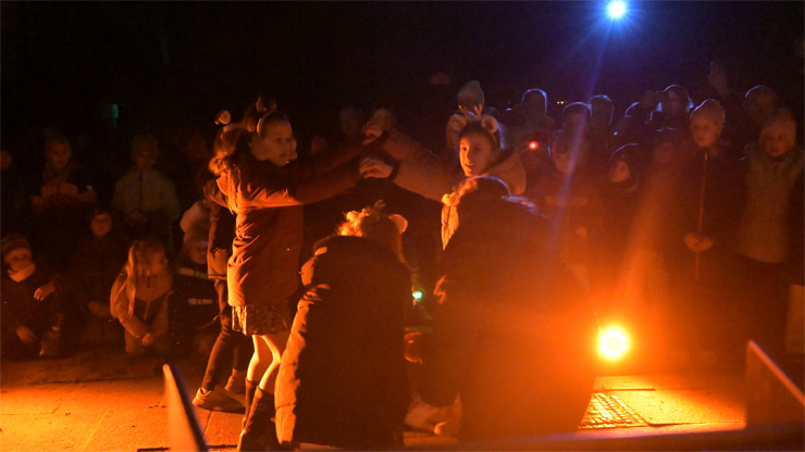 Lebendiger Adventskalender 2025
     in Scharmbeckstotel