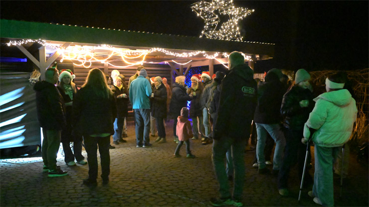 Lebendiger Adventskalender 2025
     in Scharmbeckstotel