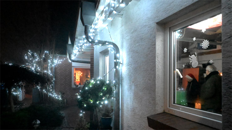 Lebendiger Adventskalender 2025
     in Scharmbeckstotel